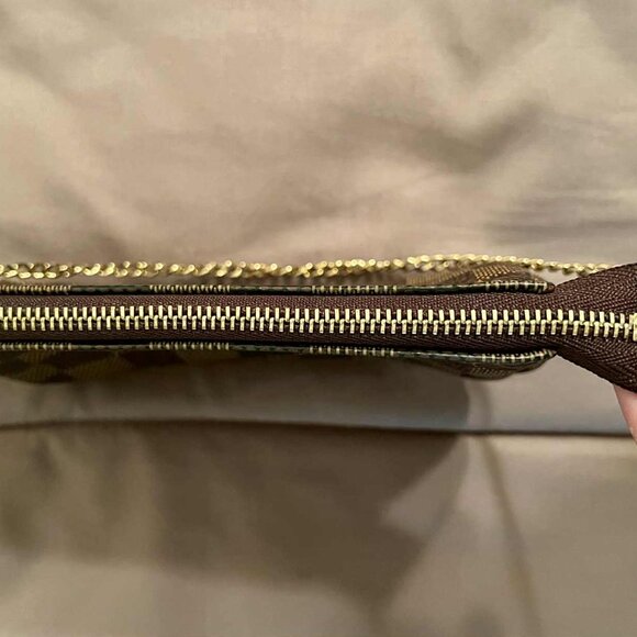 Louis Vuitton Min Pochette Damier Ebene - Picture 7 of 8